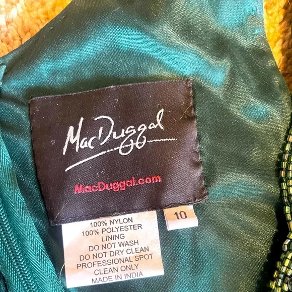 MAC DUGGAL SCALLOPED NECKLINE SEQUINED EVENING GOWN - Picture 4 of 5